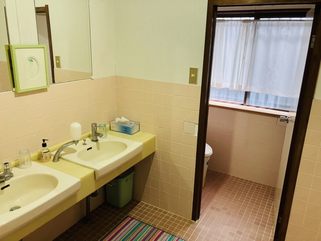 トイレと洗面台